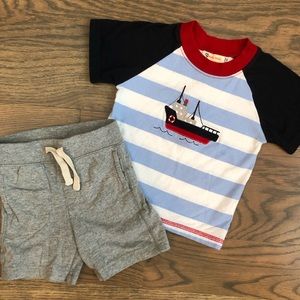 Short set boy with boat appliqué